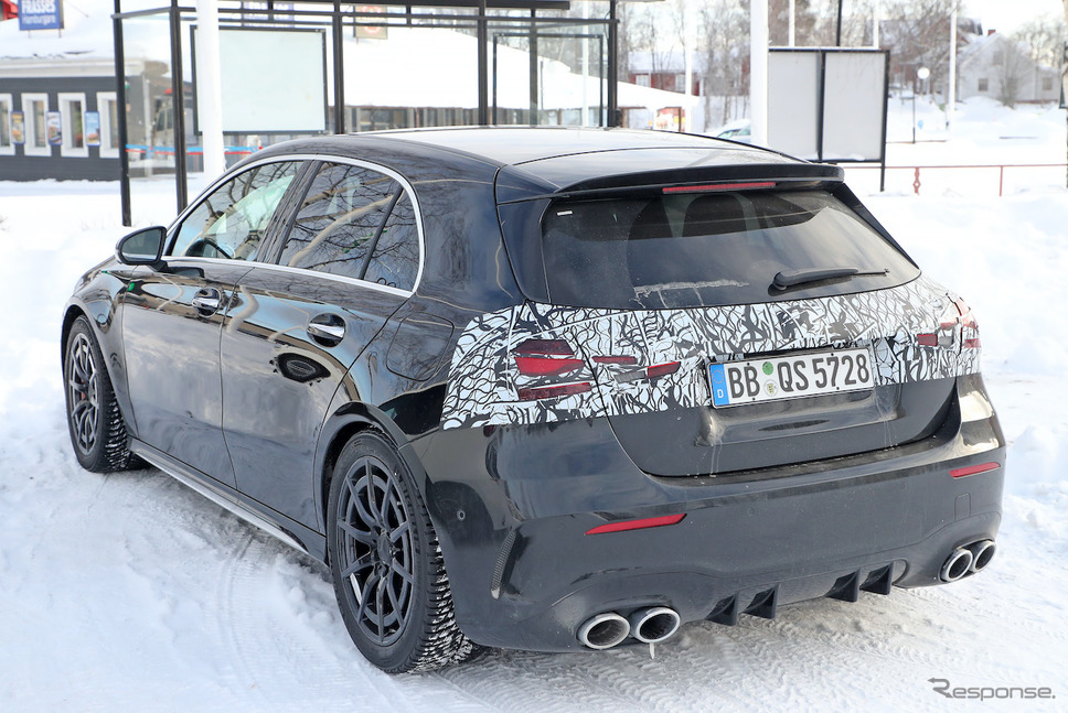 メルセデス AMG A45 改良新型プロトタイプ(スクープ写真)《APOLLO NEWS SERVICE》