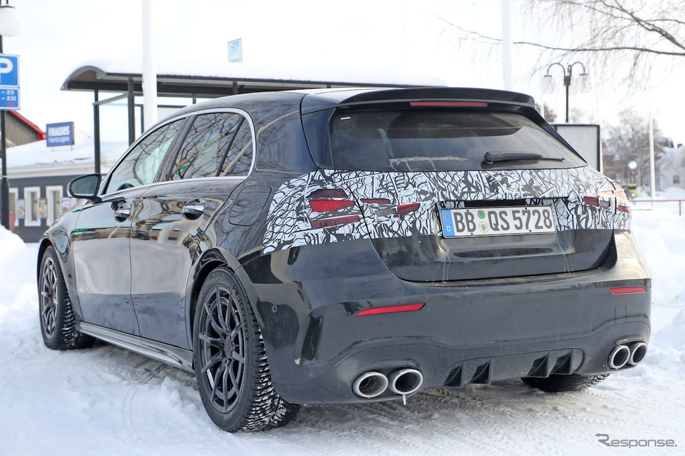 メルセデス AMG A45 改良新型プロトタイプ(スクープ写真)《APOLLO NEWS SERVICE》