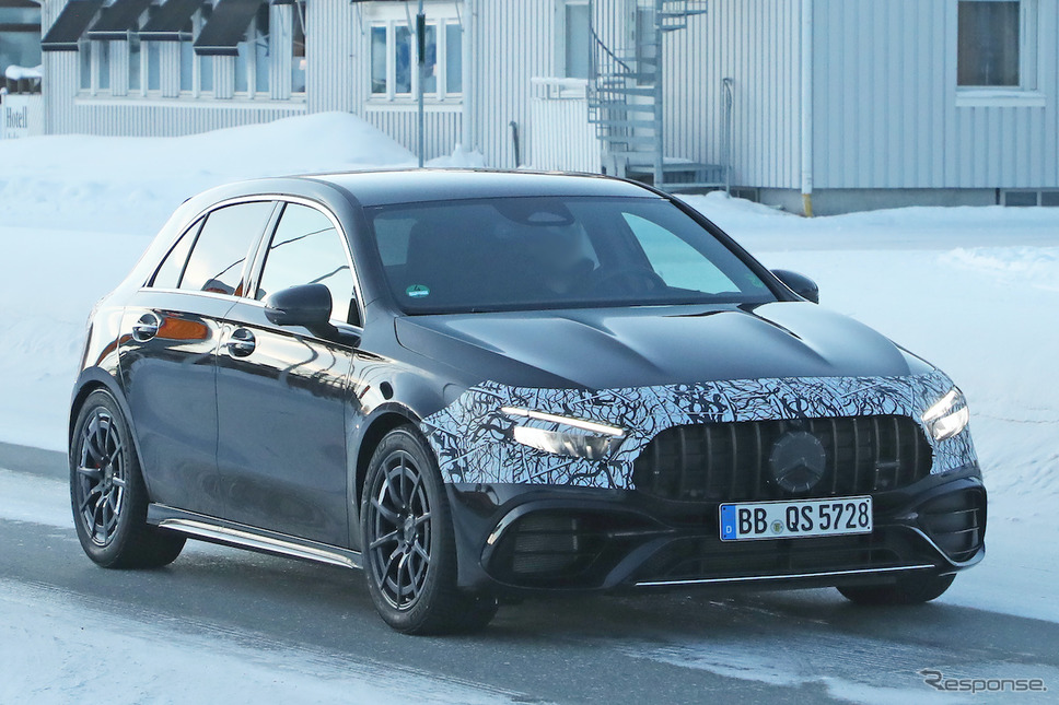 メルセデス AMG A45 改良新型プロトタイプ(スクープ写真)《APOLLO NEWS SERVICE》