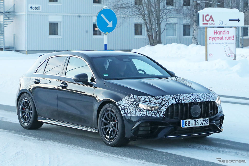 メルセデス AMG A45 改良新型プロトタイプ(スクープ写真)《APOLLO NEWS SERVICE》