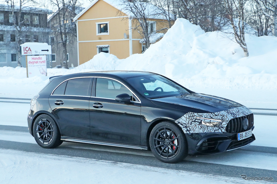 メルセデス AMG A45 改良新型プロトタイプ(スクープ写真)《APOLLO NEWS SERVICE》