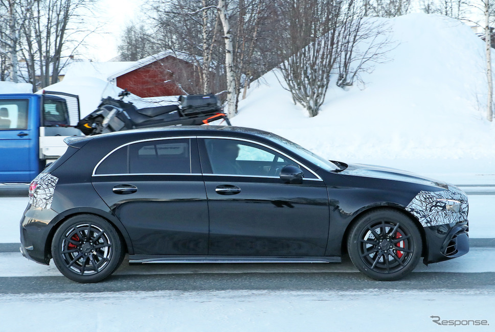 メルセデス AMG A45 改良新型プロトタイプ(スクープ写真)《APOLLO NEWS SERVICE》