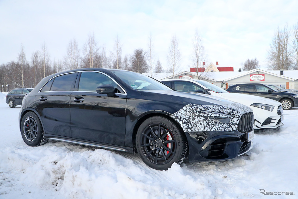 メルセデス AMG A45 改良新型プロトタイプ(スクープ写真)《APOLLO NEWS SERVICE》