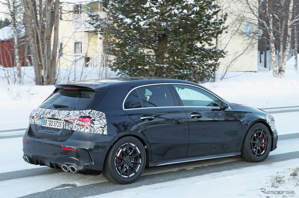メルセデス AMG A45 改良新型プロトタイプ(スクープ写真)《APOLLO NEWS SERVICE》