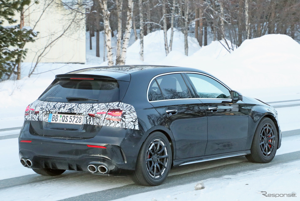 メルセデス AMG A45 改良新型プロトタイプ(スクープ写真)《APOLLO NEWS SERVICE》