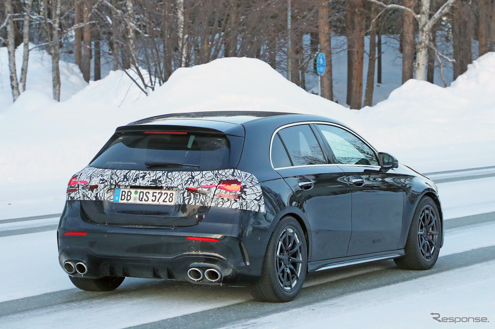 メルセデス AMG A45 改良新型プロトタイプ(スクープ写真)《APOLLO NEWS SERVICE》
