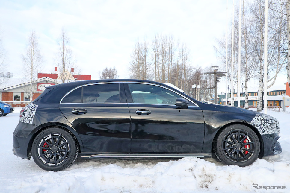 メルセデス AMG A45 改良新型プロトタイプ(スクープ写真)《APOLLO NEWS SERVICE》
