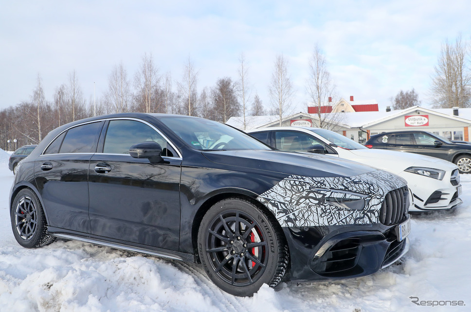メルセデス AMG A45 改良新型プロトタイプ(スクープ写真)《APOLLO NEWS SERVICE》
