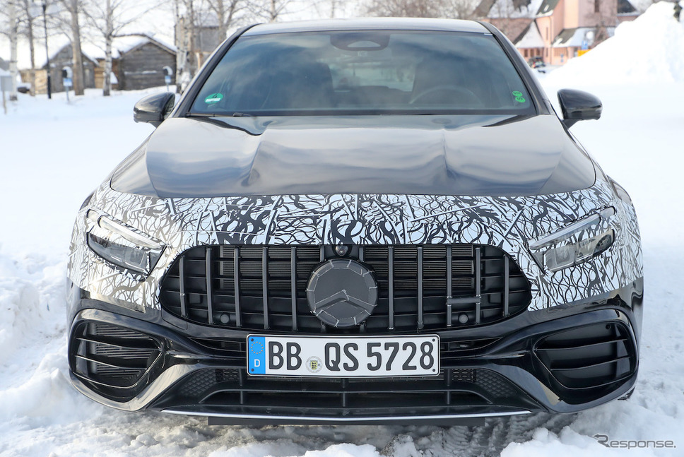 メルセデス AMG A45 改良新型プロトタイプ(スクープ写真)《APOLLO NEWS SERVICE》