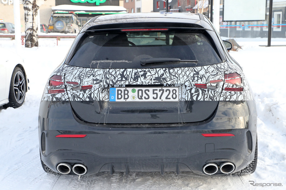メルセデス AMG A45 改良新型プロトタイプ(スクープ写真)《APOLLO NEWS SERVICE》