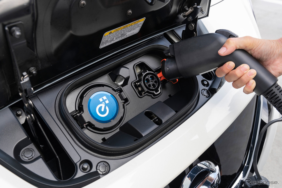EVの車載バッテリーはどれほどもつのか? 効率良い充電のしかたとは。写真は日産 リーフ e+の充電口《写真提供 日産自動車》