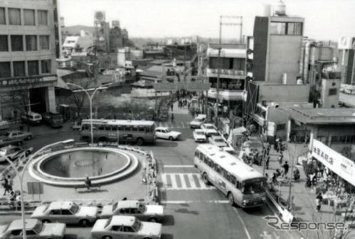 1972年当時の成増駅ロータリー。《写真提供 東武鉄道、モスフードサービス》