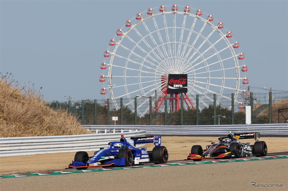 鈴鹿サーキットを走行するスーパーフォーミュラマシン《写真撮影 竹内英士》