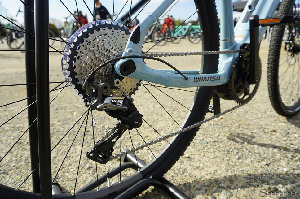 オフロード走行に最適な外装11段、グラベル専用リヤディレイラー「SHIMANO GRX」を採用。《写真撮影 宮崎壮人》