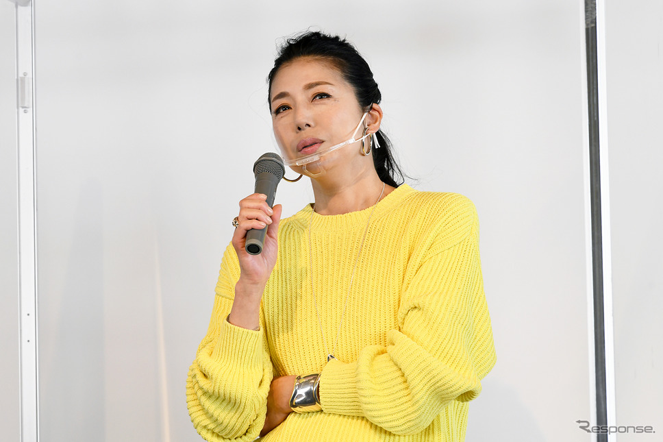 自身もアバルトオーナーの高橋ひとみさん《写真撮影 中野英幸》