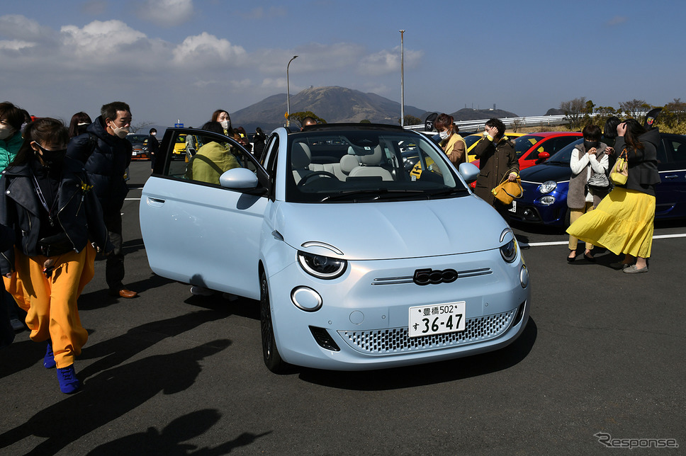 イベントには、発売前の電気自動車「フィアット500e」も。「かわいい!」と人気に《写真撮影 中野英幸》