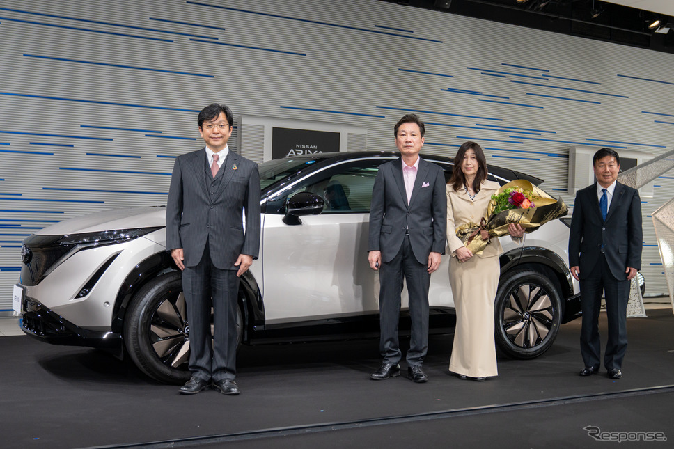 日産『アリア』第1号車の納車セレモニー…和紙とアリアとの親和性《写真撮影 関口敬文》
