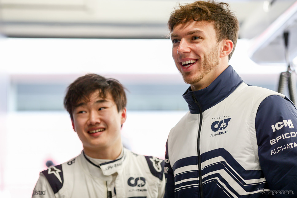 角田裕毅とピエール・ガスリー(2月のバルセロナテスト)《Photo by AlphaTauri / Red Bull》