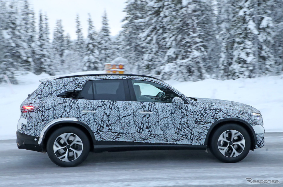 メルセデスベンツ GLC 次期型プロトタイプ(スクープ写真)《APOLLO NEWS SERVICE》