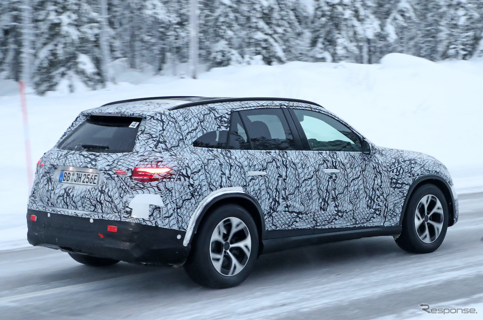 メルセデスベンツ GLC 次期型プロトタイプ(スクープ写真)《APOLLO NEWS SERVICE》