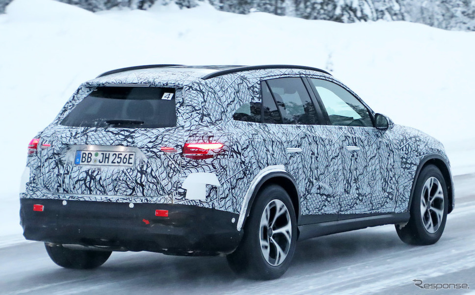 メルセデスベンツ GLC 次期型プロトタイプ(スクープ写真)《APOLLO NEWS SERVICE》