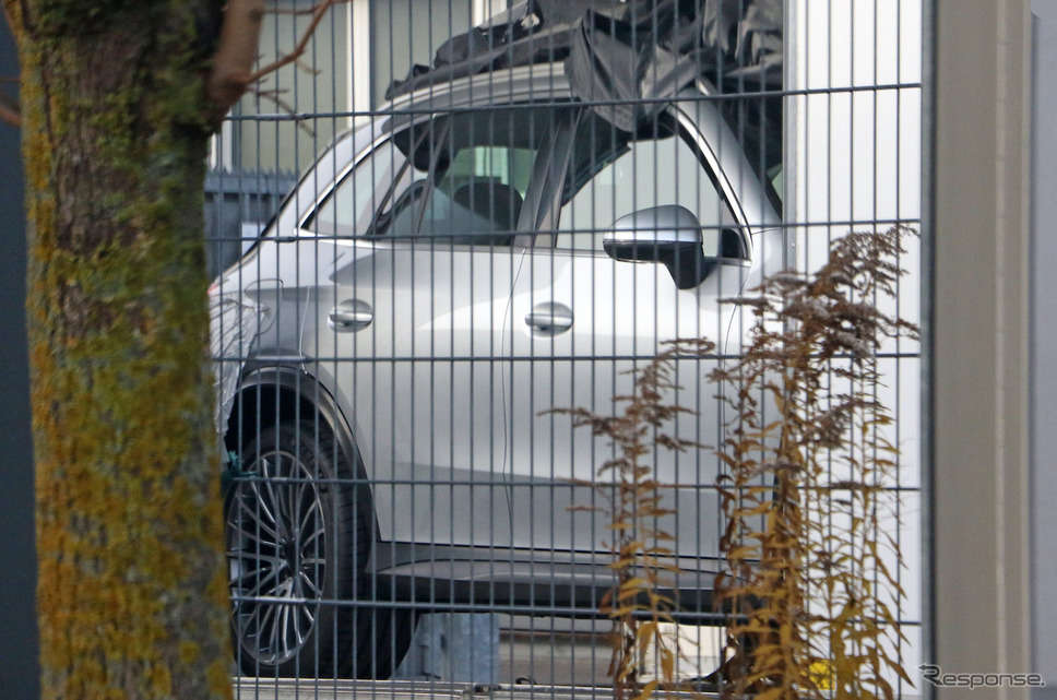メルセデスベンツ GLC 次期型プロトタイプ(スクープ写真)《APOLLO NEWS SERVICE》