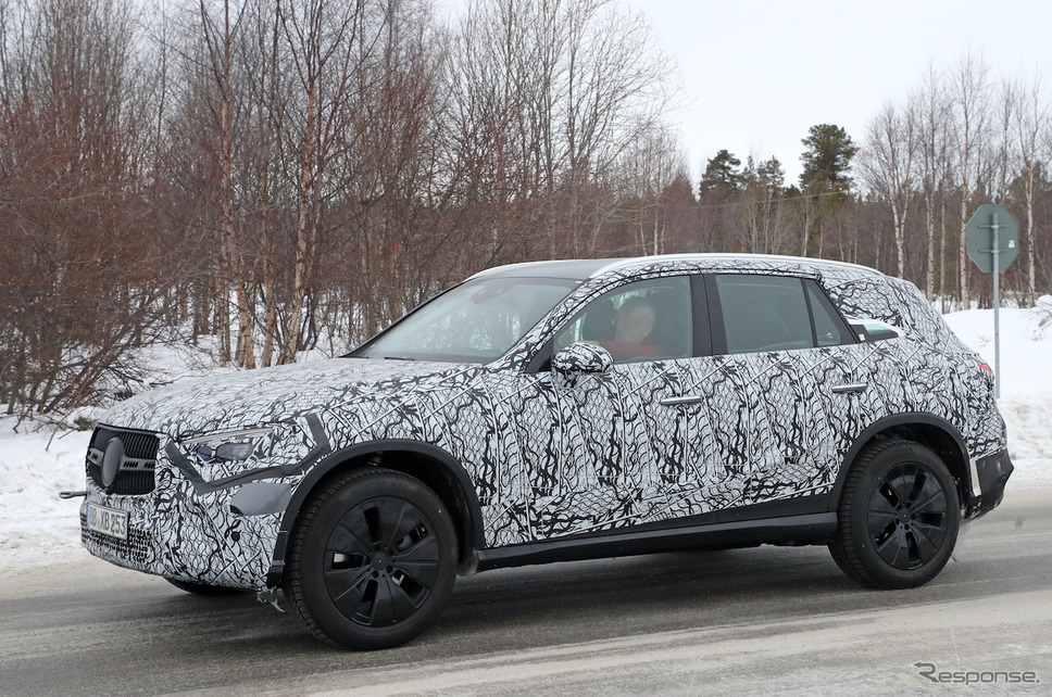 メルセデスベンツ GLC 次期型プロトタイプ(スクープ写真)《APOLLO NEWS SERVICE》