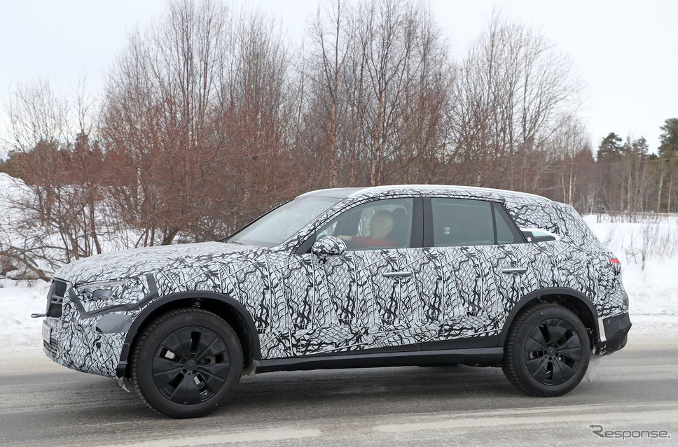 メルセデスベンツ GLC 次期型プロトタイプ(スクープ写真)《APOLLO NEWS SERVICE》