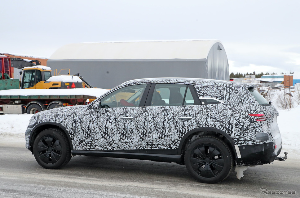 メルセデスベンツ GLC 次期型プロトタイプ(スクープ写真)《APOLLO NEWS SERVICE》