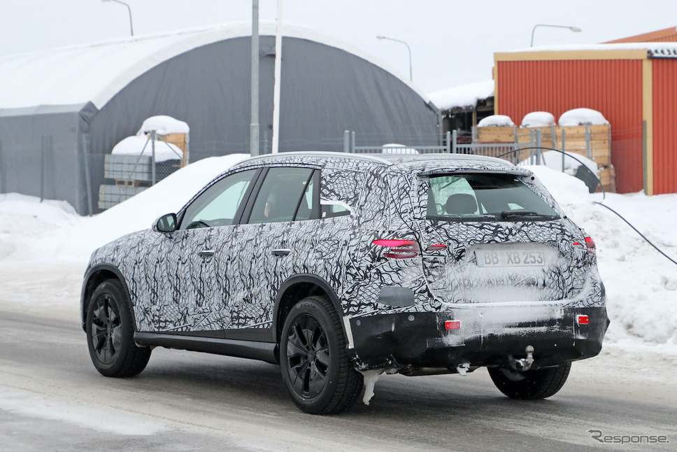 メルセデスベンツ GLC 次期型プロトタイプ(スクープ写真)《APOLLO NEWS SERVICE》