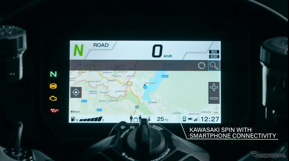 電話、音楽、ナビゲーションなどのスマートフォン用アプリをインストゥルメントパネルに表示・操作することが可能な新しいインフォテイメントアプリ「Kawasaki SPIN」《写真提供 カワサキモータースジャパン》