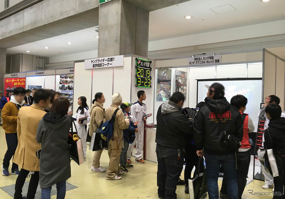 ヤングライダー応援!!進学相談コーナー(過去の実施風景)《写真提供 東京モーターサイクルショー協会》