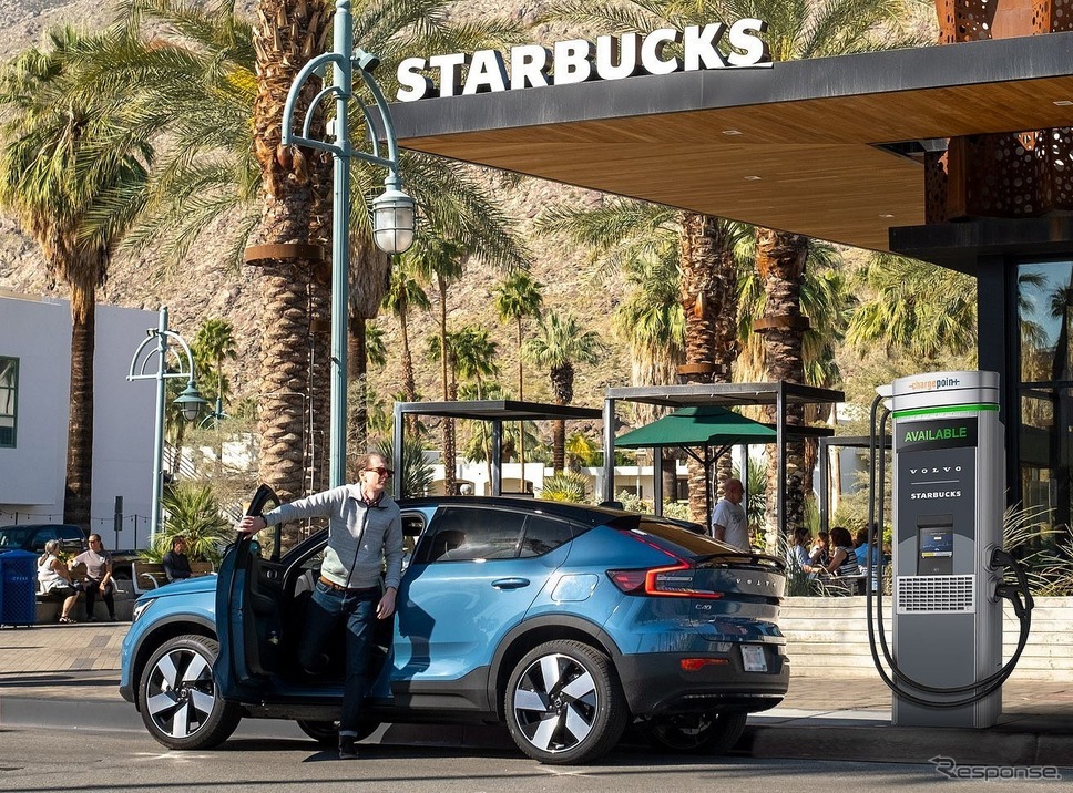 ボルボカーズとスターバックスが提携し米国のスターバックスの店舗に急速充電器を設置《photo by Volvo Cars》