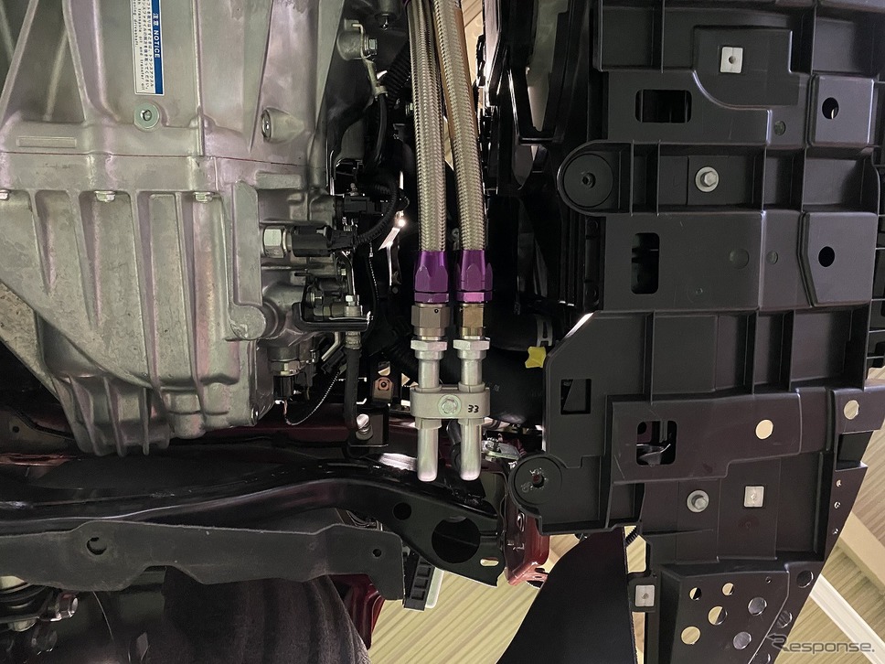 オイルクーラーメッシュホース《写真提供 HKS》