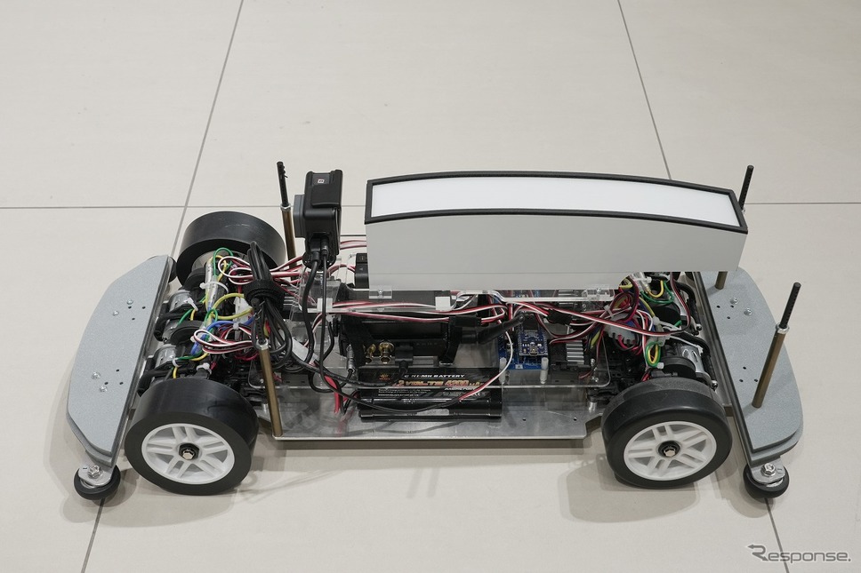 e-4ORCE ラジコンカー《写真提供 日産自動車》