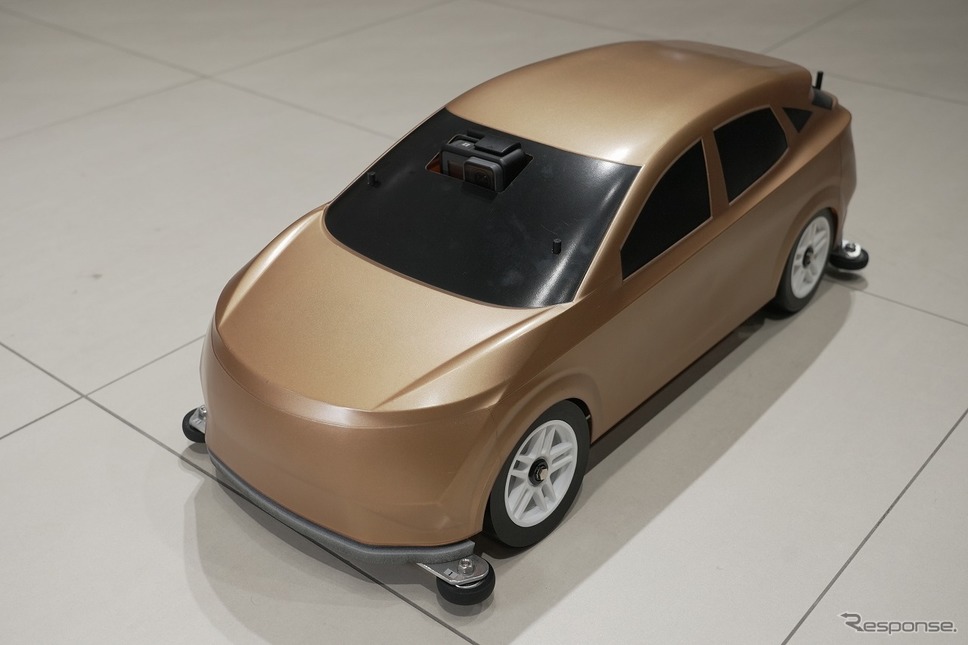 e-4ORCE ラジコンカー《写真提供 日産自動車》