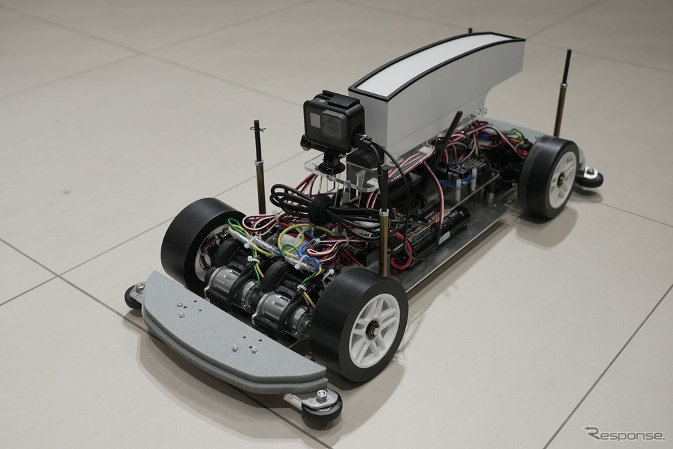 e-4ORCE ラジコンカー《写真提供 日産自動車》
