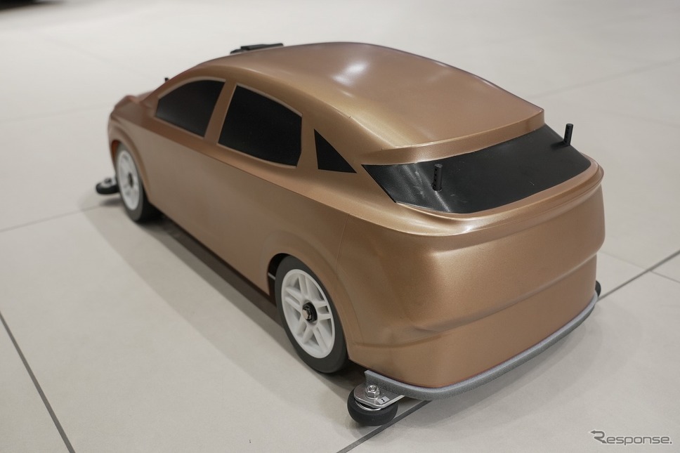 e-4ORCE ラジコンカー《写真提供 日産自動車》