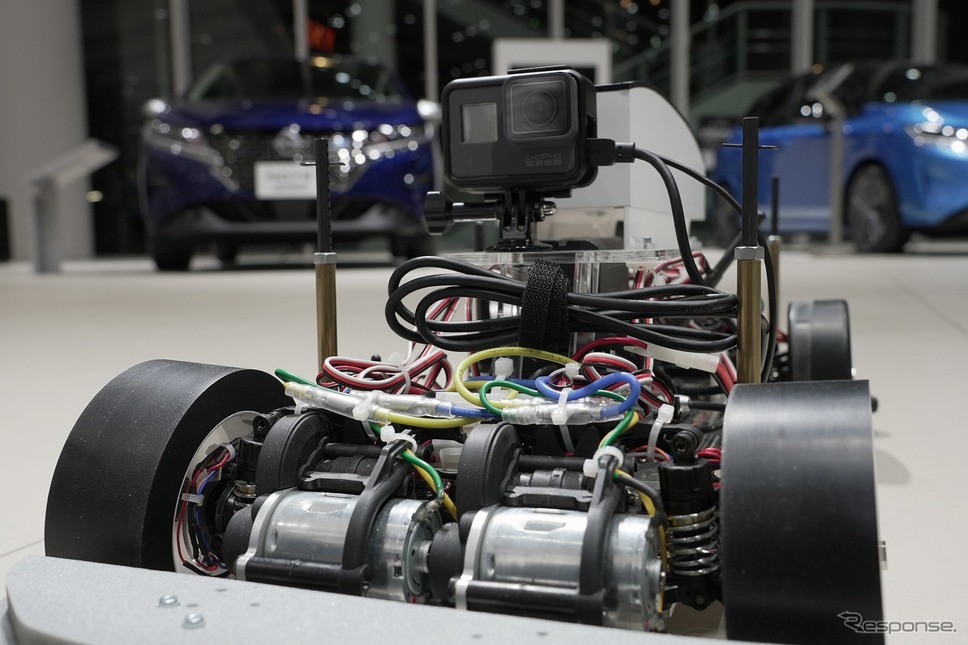 4つのモーターで4輪を個別に制御するメカニズムを採用《写真提供 日産自動車》