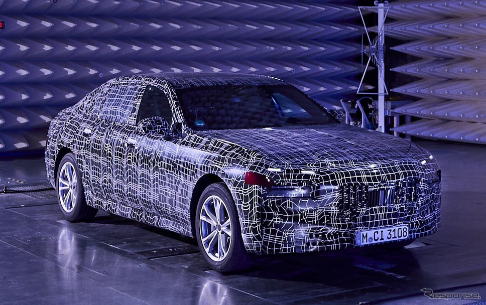 BMW i7 のプロトタイプ《photo by BMW》