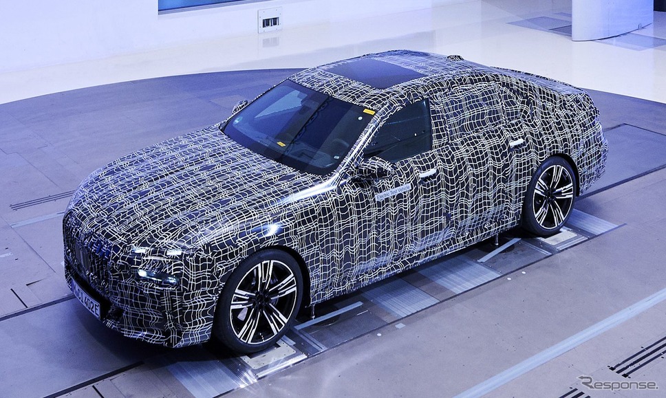 BMW i7 のプロトタイプ《photo by BMW》