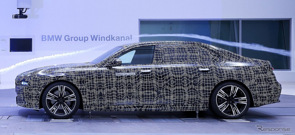 BMW i7 のプロトタイプ《photo by BMW》