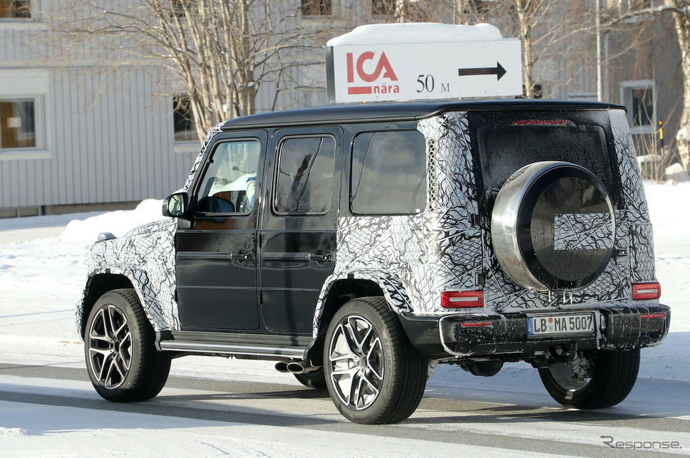 メルセデス AMG G63 改良新型プロトタイプ(スクープ写真)《APOLLO NEWS SERVICE》