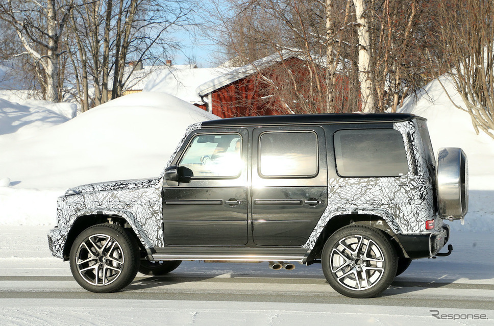 メルセデス AMG G63 改良新型プロトタイプ(スクープ写真)《APOLLO NEWS SERVICE》
