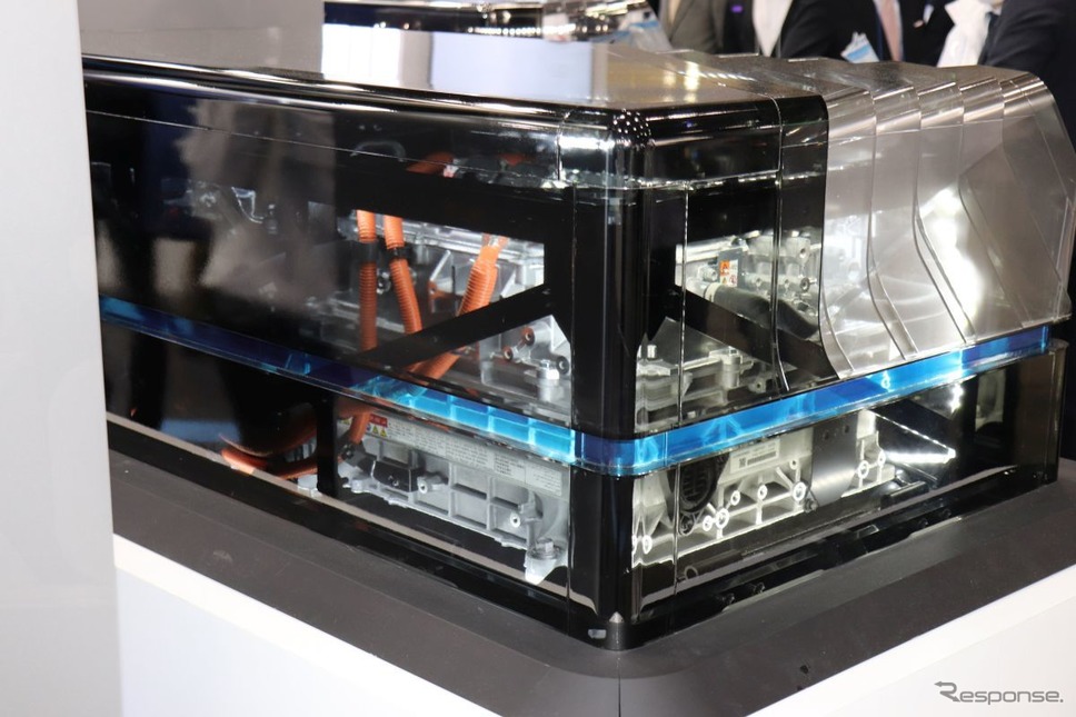 FCモジュールの中身。これはほぼミライのパッケージをそのまま利用しているタイプ（水素・燃料電池展2022）《写真撮影 中尾真二》