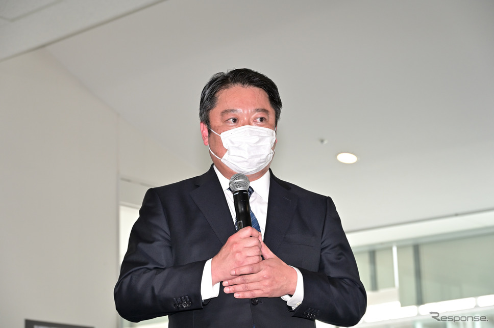 山梨県の長崎幸太郎知事《写真撮影 雪岡直樹》