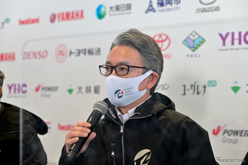 ラウンドテーブル《写真撮影 雪岡直樹》