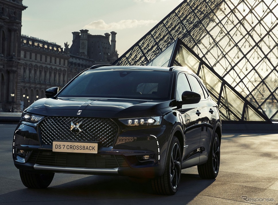 DS 7クロスバック ルーヴル ブルーHDi《写真提供 ステランティスジャパン》