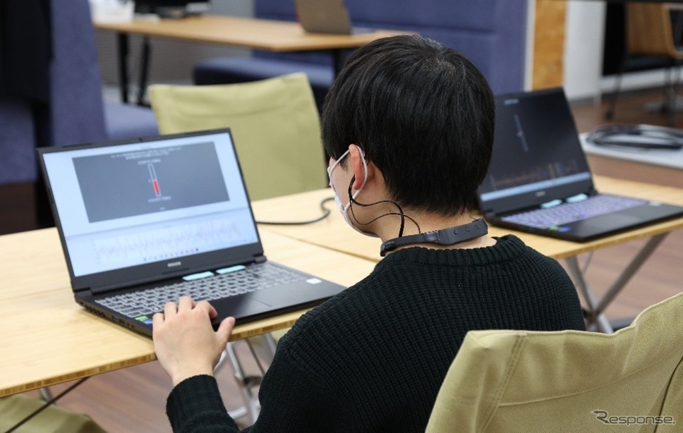 宮園選手による脳トレーニング《写真提供 KDDI》