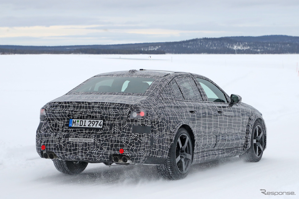BMW M5 プロトタイプ(スクープ写真)《APOLLO NEWS SERVICE》